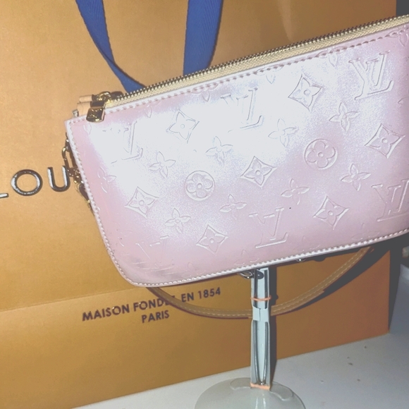 COPY - COPY - Monogram Vermis Line  Marshmello pouch - Picture 1 of 3